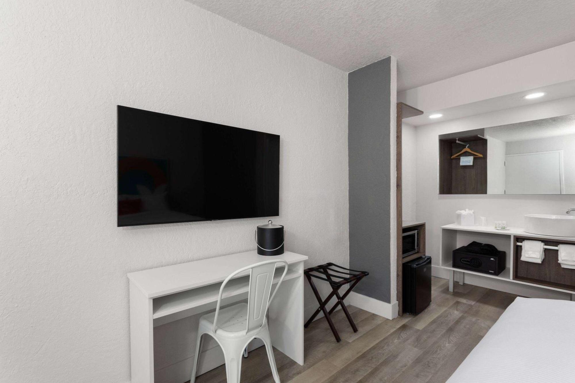 Developer Express Fundamental, A Travelodge By Wyndham Hotel